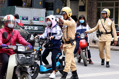 ha-noi-sua-van-ban-buoc-thoi-hoc-mot-tuan-vi-vi-pham-giao-thong