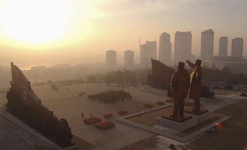 Tượng đài của các vị lãnh đạo kính mến tại Pyongyang, Triều Tiên. (Ảnh: Business Insider)