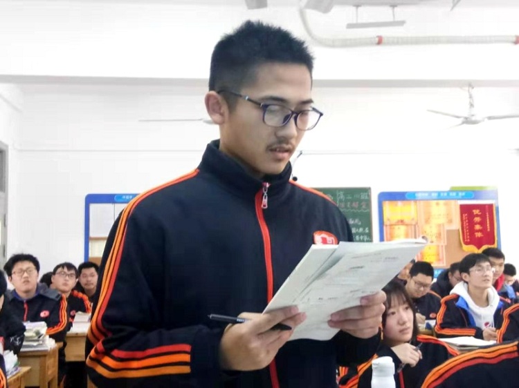 Zhu Zheng là học sinh giỏi môn Toán. Ảnh: NetEase News