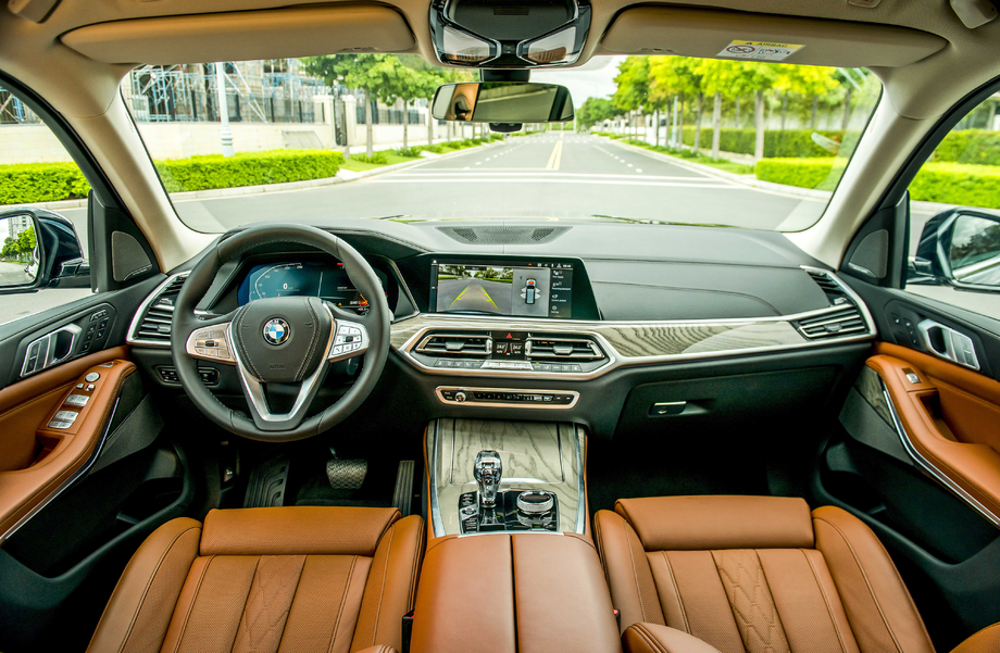 BMW X7 - SUV giá 7,5 tỷ 'đấu' Lexus LX570 tại Việt Nam