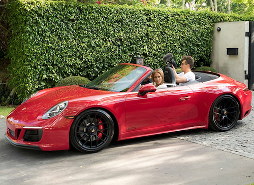 Chiếc Porsche 911 GTS - món quà chồng chưa cưới tặng Jennifer Lopez nhân sinh nhật tuổi 50. Ảnh: PageSix