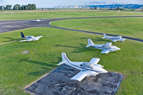 Sân bay còn có 3 đường băng trồng cỏ dành cho phi cơ hạng nhẹ. Ảnh: Eastland.