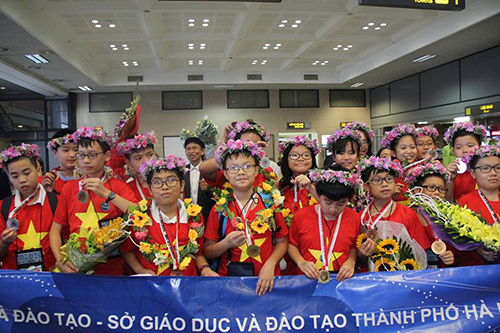 Đoàn học sinh Việt Nam dự thi IMSO năm 2016. Ảnh: IEG