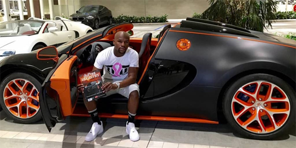 Mayweather và siêu xe Bugatti Veyron Grand Sports. Ảnh: Yeah! Motor