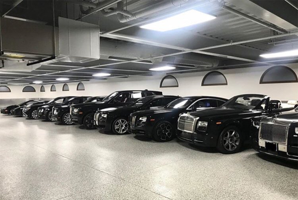 Một phần của bộ sưu tập xe của Mayweather, với 5 chiếc Rolls-Royce, 2-3 chiếc Bentley và vài xe khác. Ảnh: Floyd Mayweather