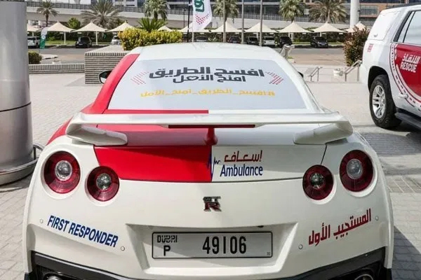 Siêu xe GT-R với các đặc điểm nhận diện của đội xe cứu thương Dubai. Ảnh: Twitter