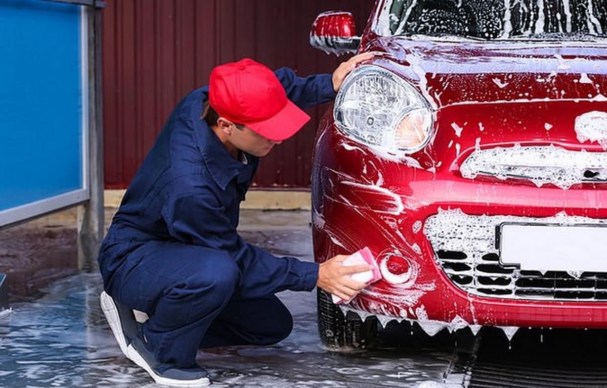 Tự rửa xe tại nhà có thể khiến xe dễ hỏng hơn.