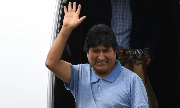 Chuyến bay 'cứu mạng' cựu tổng thống Bolivia