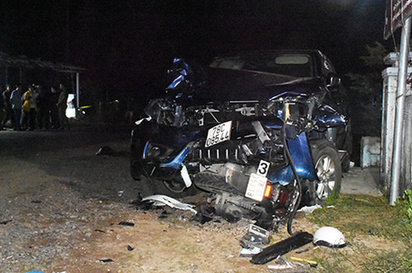 Ôtô bán tải gây tai nạn liên hoàn tối 30/11 khiến bốn người chết ở Phú Yên. Ảnh: An Phước