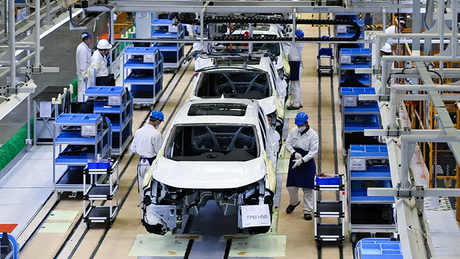 Công nhân làm việc trong nhà máy Honda tại Vũ Hán, tháng 4/2019. Ảnh: Nikkei