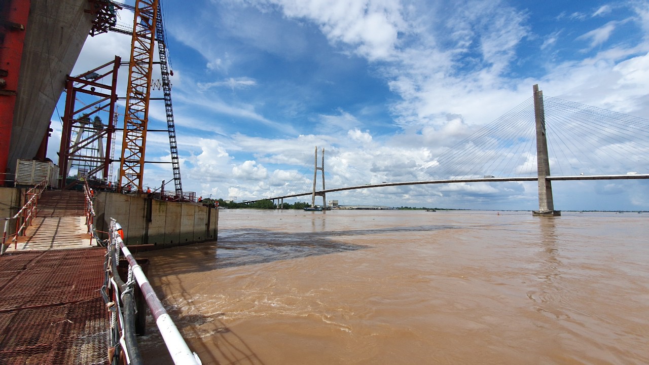Nhân chứng kể khoảnh khắc 3 người rơi xuống sông tại dự án cầu Mỹ Thuận 2 - Ảnh 1.