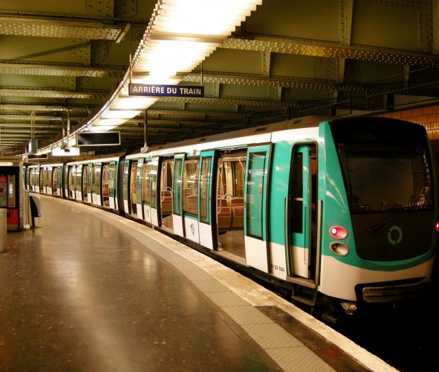 Sắp &quot;khai tử&quot; vé tàu điện ngầm bằng giấy ở Paris, Pháp - Ảnh 1.