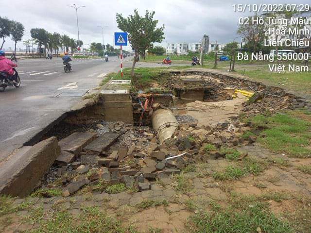 Cận cảnh hầm chui, tuyến đường bị ngập lụt, xói lở ở Đà Nẵng - Ảnh 9.