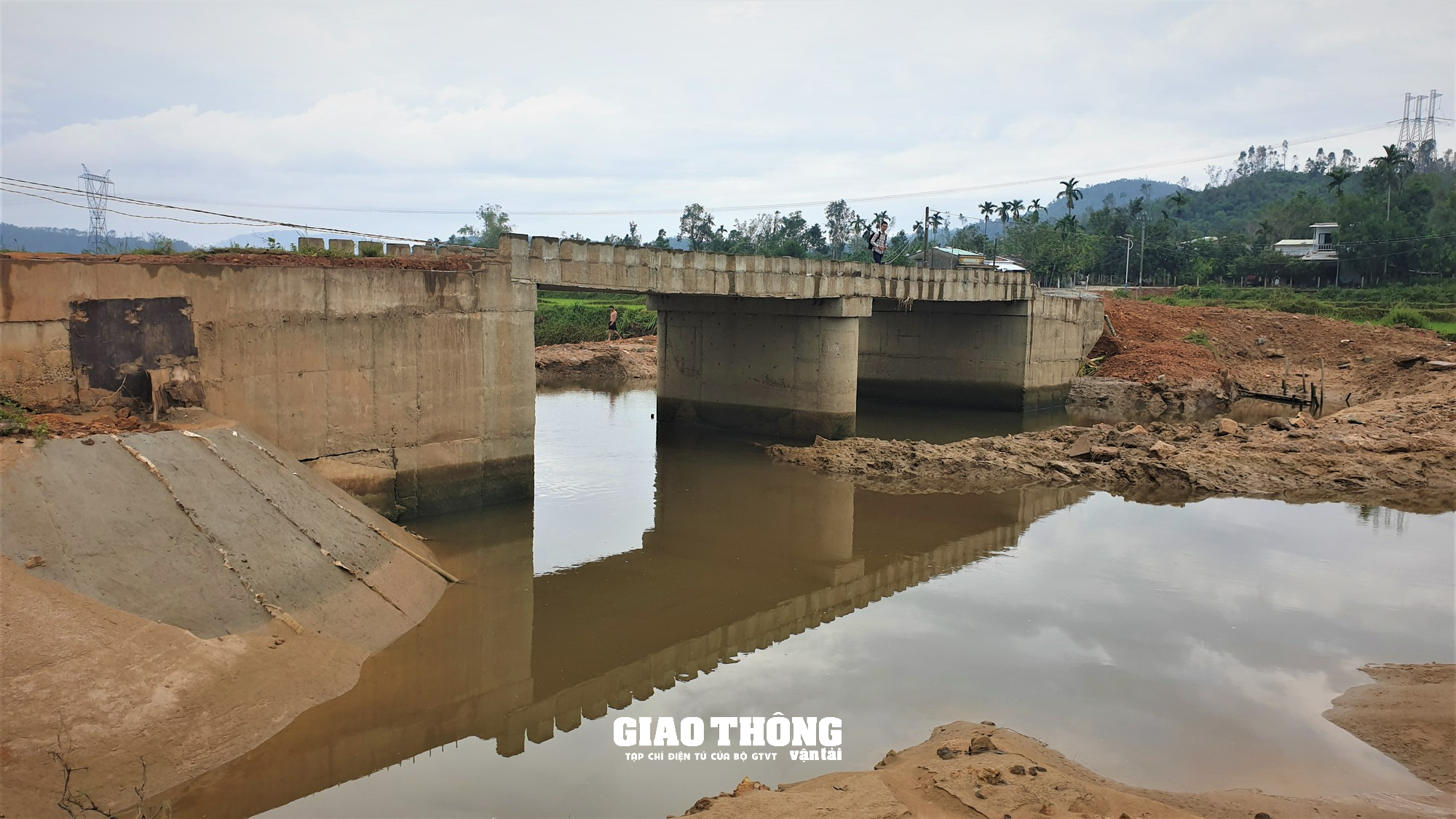 Công trình cầu tiền tỷ ở Quảng Nam xây gần 3 năm vẫn dang dở, ngổn ngang - Ảnh 6.