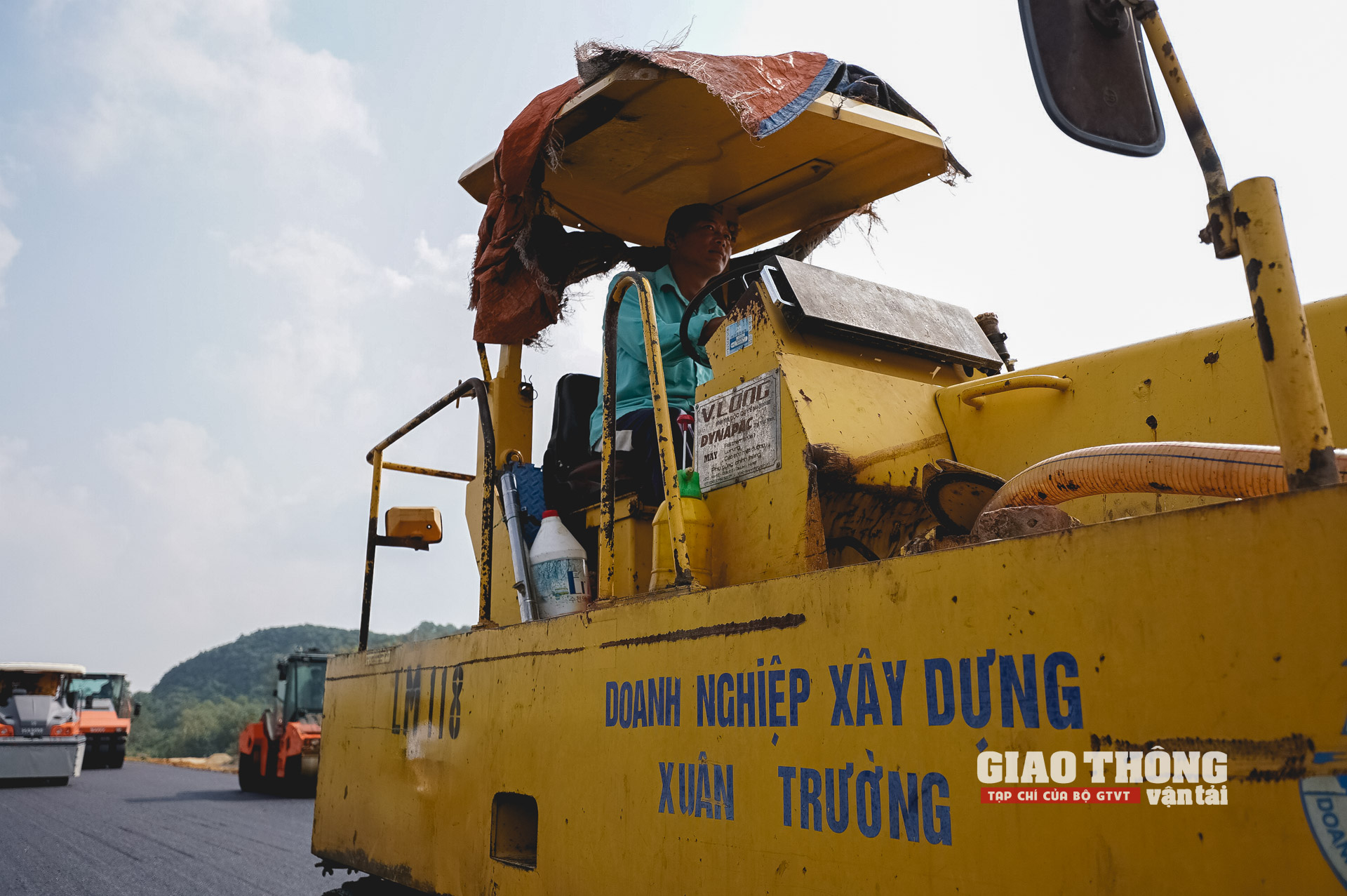 Choáng ngợp cảnh nhà thầu mạnh thi công cao tốc Mai Sơn - QL45 - Ảnh 5.