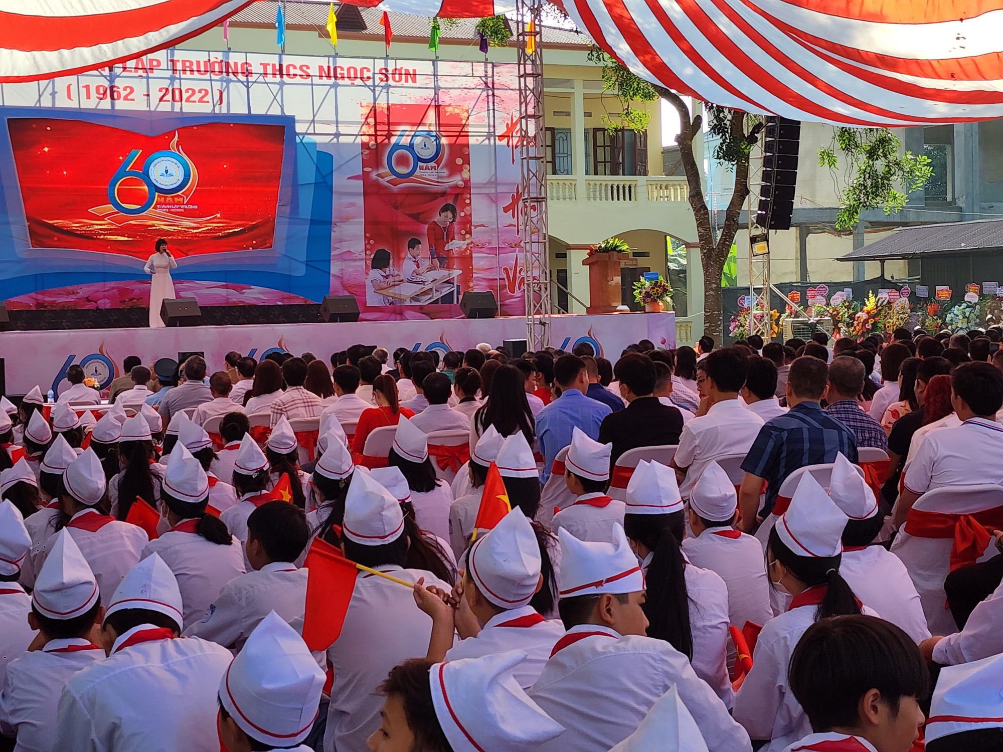 Bắc Giang: Kỷ niệm 60 năm thành lập trường THCS Ngọc Sơn - Ảnh 3.
