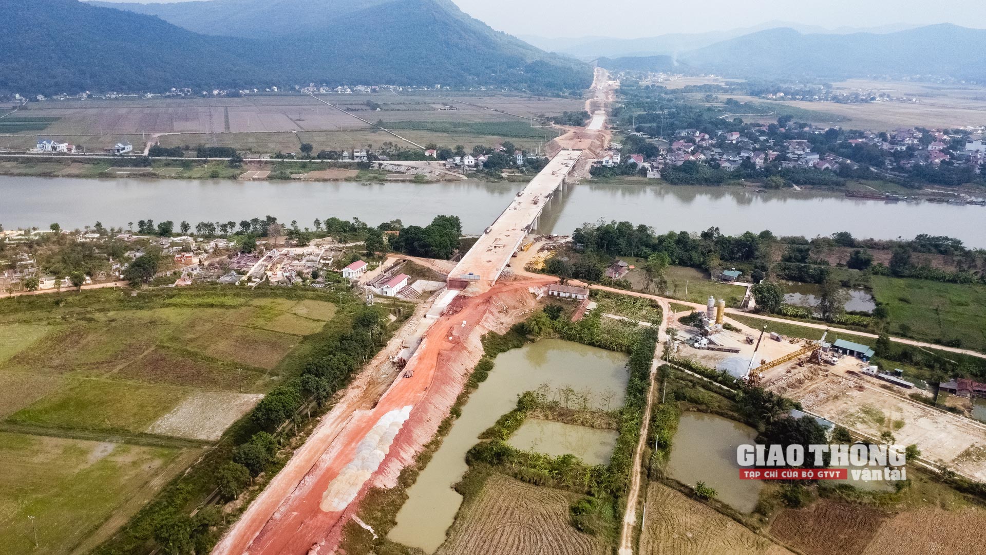 Chùm ảnh: Tận thấy các nhà thầu &quot;dàn trận&quot; thi công cao tốc Mai Sơn - QL45 - Ảnh 18.