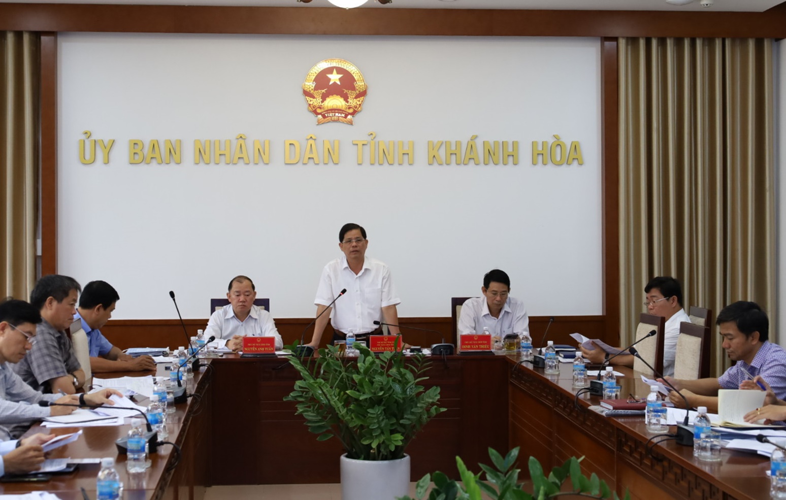 Chủ tịch Khánh Hòa yêu cầu bàn giao mặt bằng cao tốc Vân Phong – Nha Trang đúng thời gian - Ảnh 1.