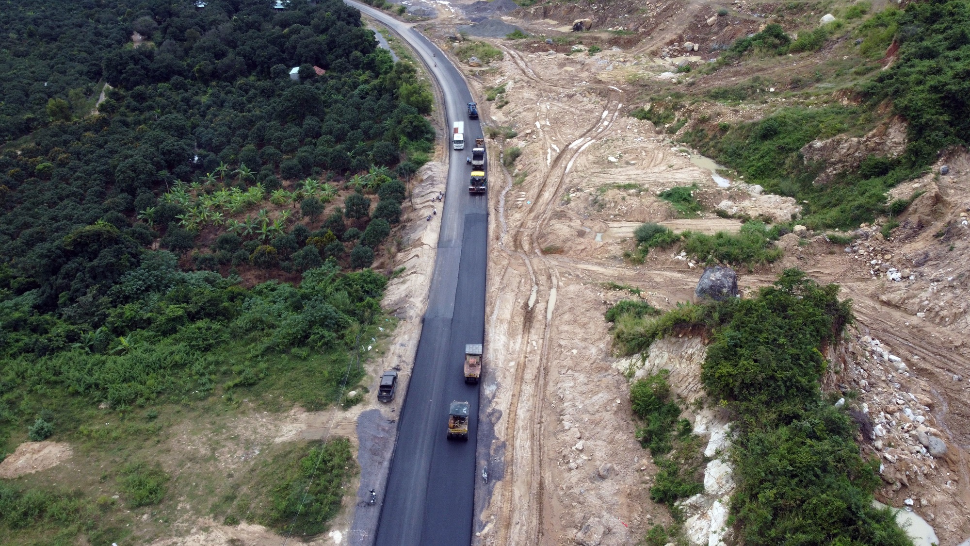 Khánh Hòa tăng tốc thi công, sớm thông xe kỹ thuật đường Tỉnh lộ 3 - Ảnh 3.