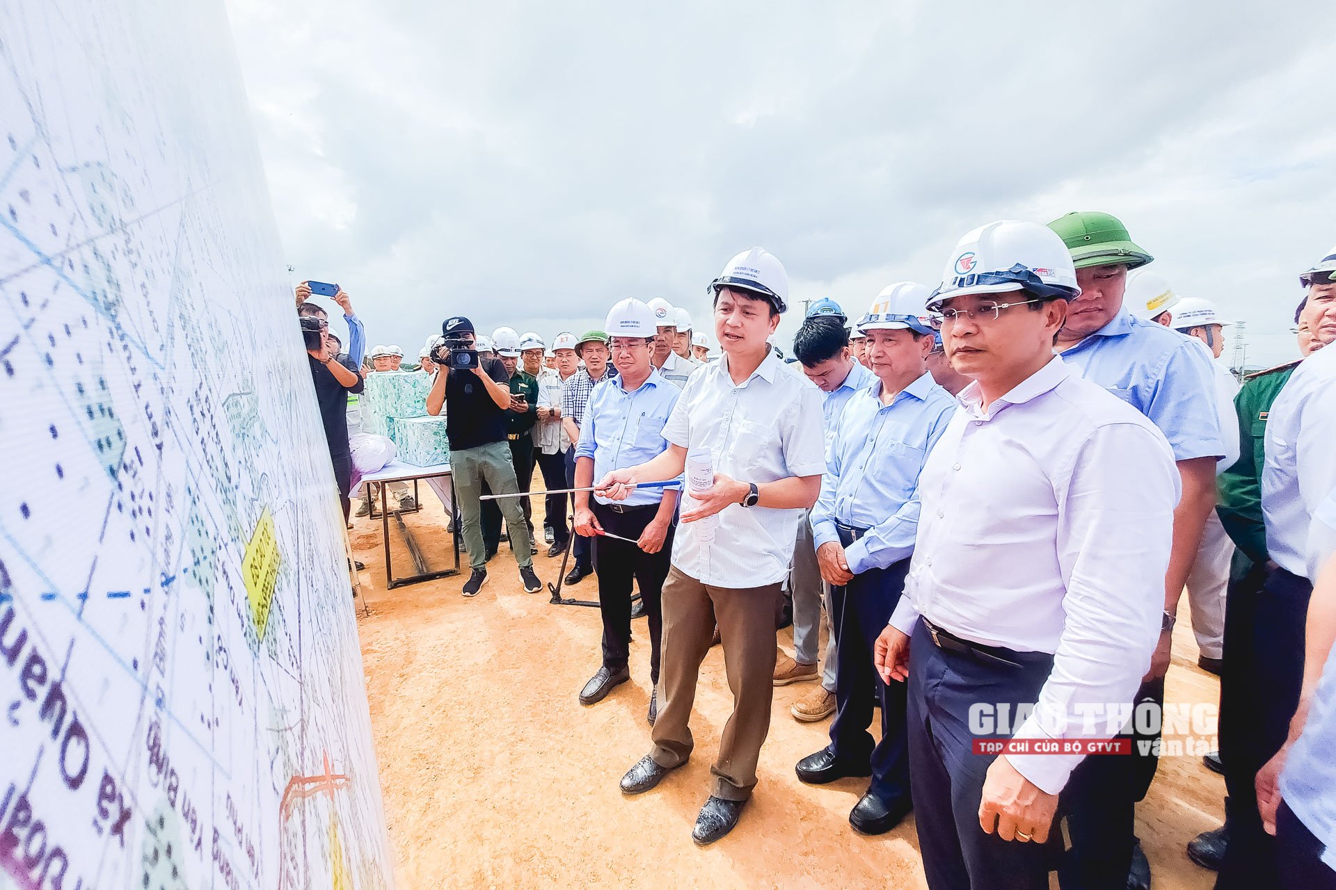 Bộ trưởng Nguyễn Văn Thắng yêu cầu loại nhà thầu yếu ở cao tốc Mai Sơn - QL45 - Ảnh 4.