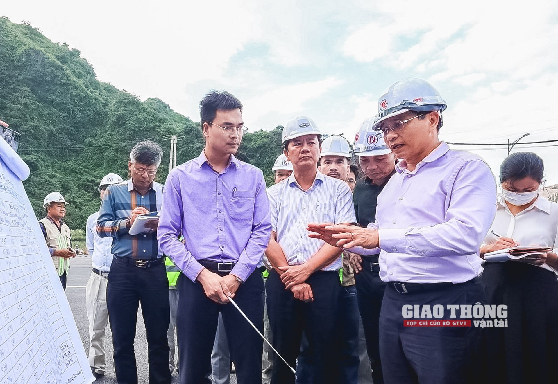 Bộ trưởng Nguyễn Văn Thắng yêu cầu loại nhà thầu yếu ở cao tốc Mai Sơn - QL45 - Ảnh 1.