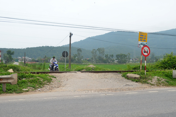 Yêu cầu tổ chức cảnh giới tại 3 đường ngang tự mở ở Nghệ An - Ảnh 1.