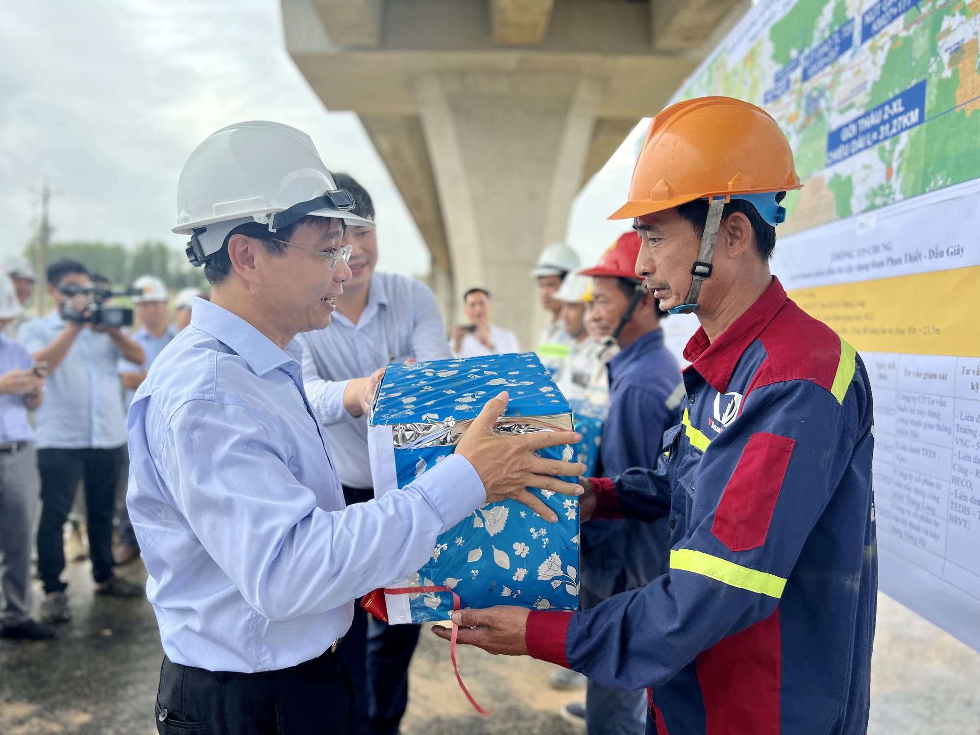 Nhà thầu không đáp ứng tiến độ, chất lượng sẽ không được làm cao tốc giai đoạn 2

 - Ảnh 2.