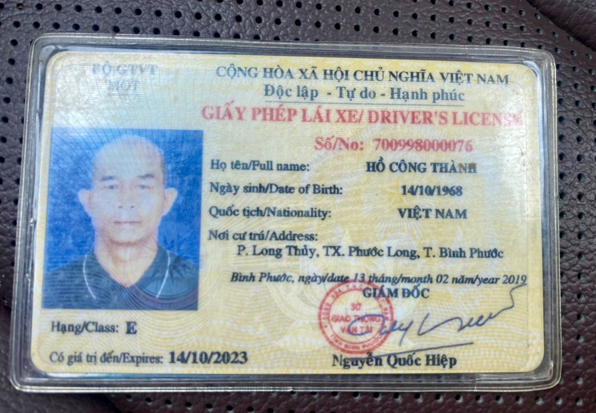CSGT Đắk Nông phát hiện tài xế sử dụng GPLX hạng E giả đang chở khách - Ảnh 2.