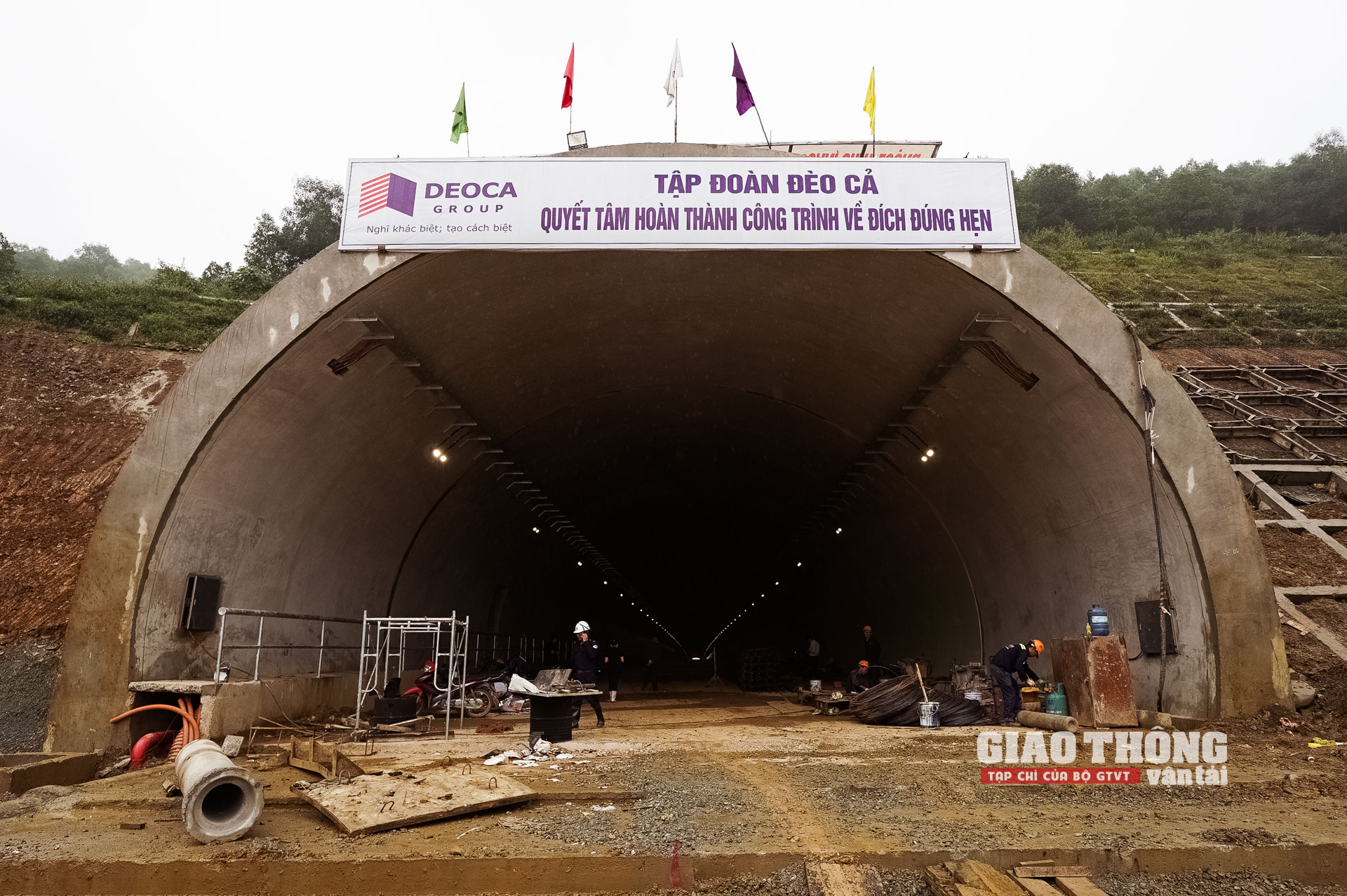 Cận cảnh cấp tốc hoàn thiện hầm lớn nhất cao tốc Mai Sơn - QL45 - Ảnh 9.
