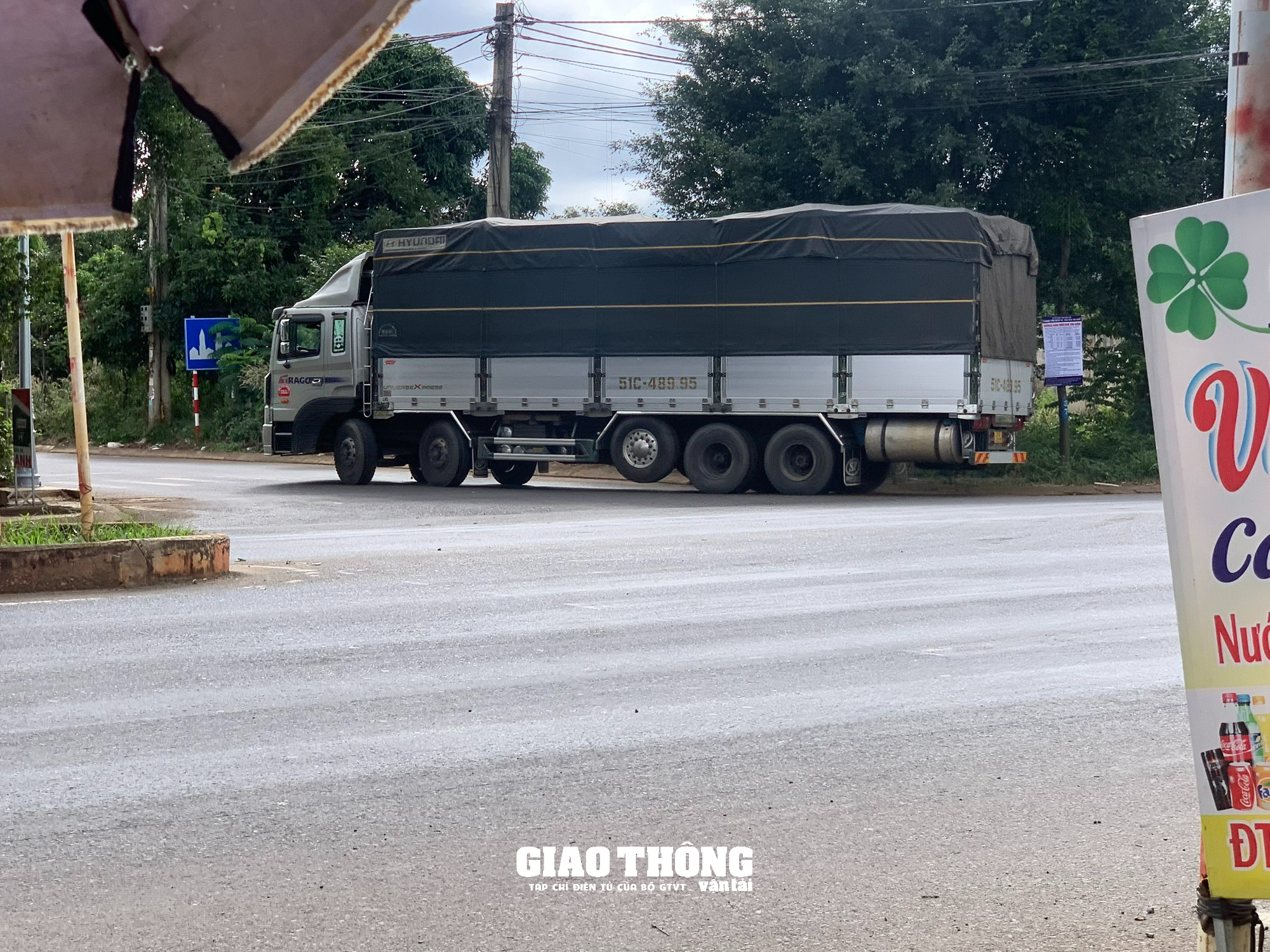 Xe ben, đầu kéo, xe khách rầm rập vào đường cấm ở Đắk Lắk - Ảnh 6.