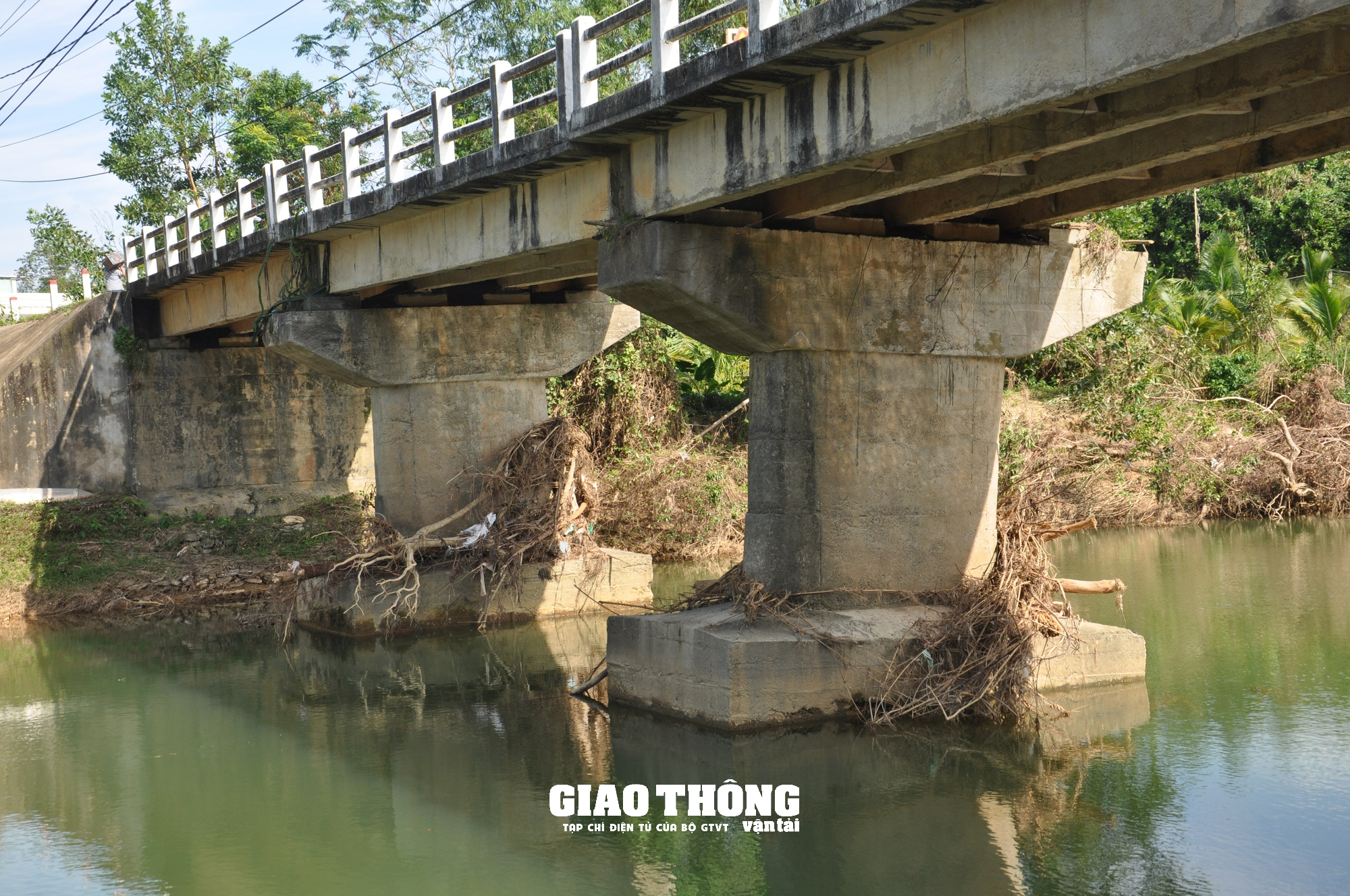 Cây cầu ở Quảng Nam bất ngờ sụt lún: Nguyên nhân từ đâu? - Ảnh 5.