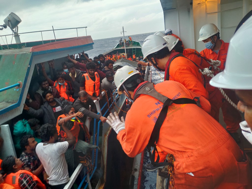 Cứu kịp thời hơn 300 công dân Sri Lanka đang hoảng loạn, trôi dạt trên vùng biển Vũng Tàu

 - Ảnh 3.