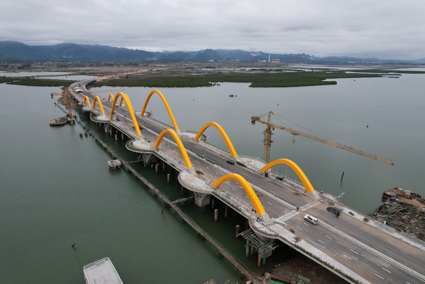 Liên danh Đèo Cả nhận hồ sơ yêu cầu gói thầu hơn 3.800 tỷ ở cao tốc Hoài Nhơn - Quảng Ngãi - Ảnh 2.
