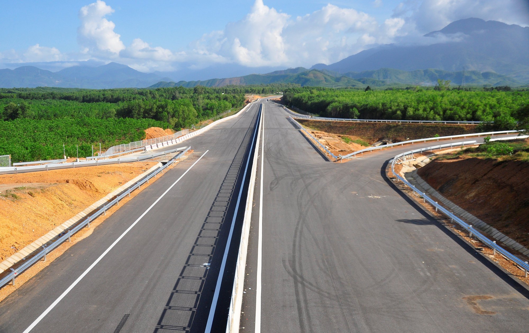 Cận cảnh dự án cao tốc 7.669 tỷ đồng nối Quảng Trị - Huế chuẩn bị đưa vào khai thác - Ảnh 9.