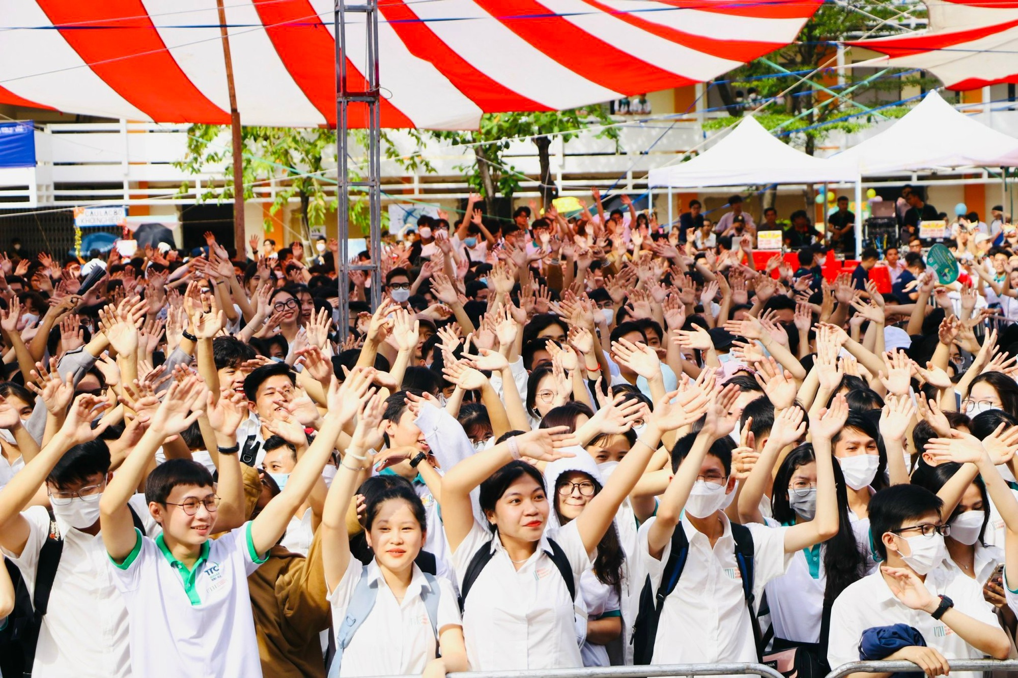 Hơn 5000 tân sinh viên Trường Đại học Giao thông vận tải TPHCM dự hội “Tân binh”  - Ảnh 1.