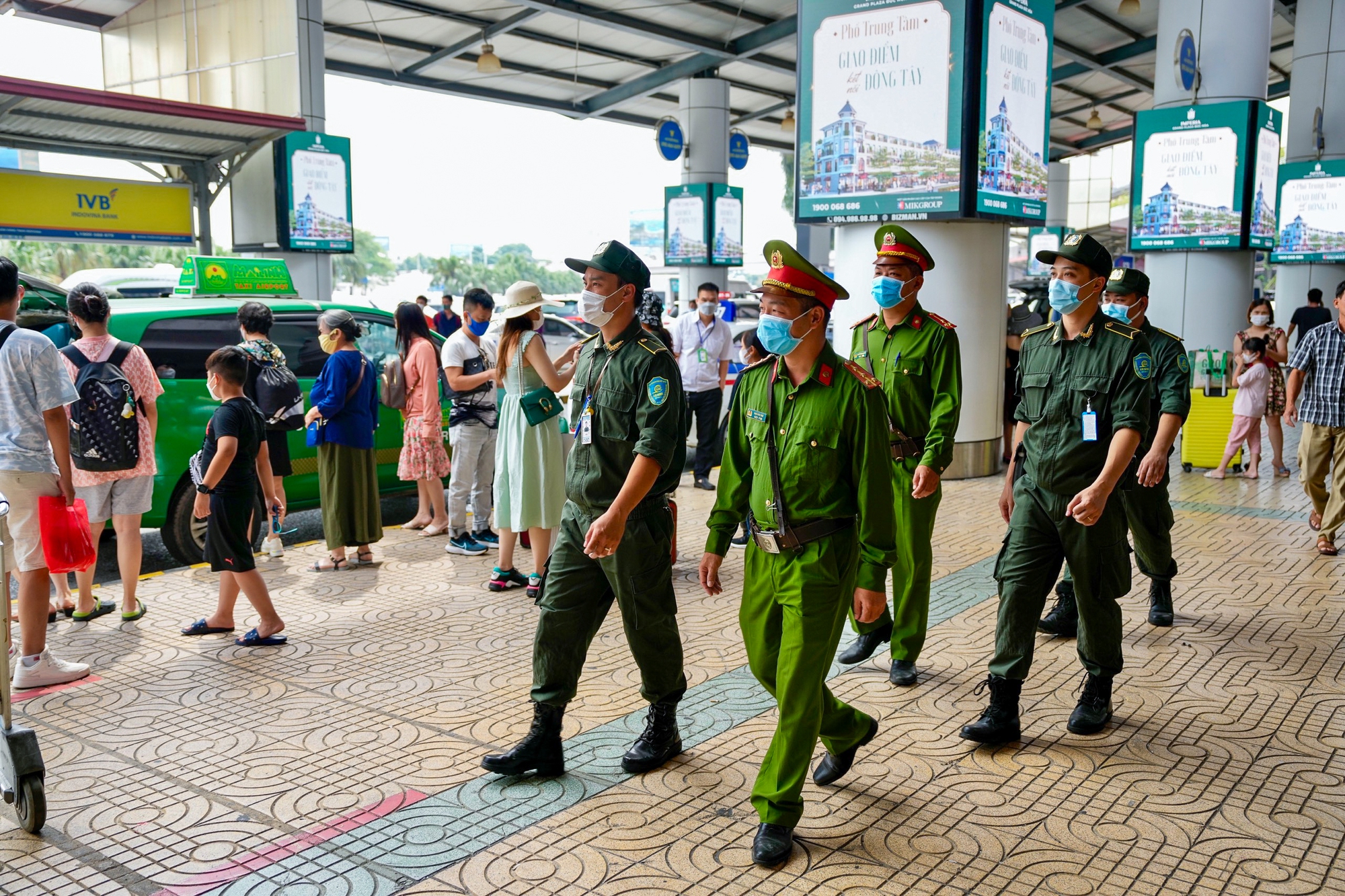 Chùm ảnh: Kiểm soát an ninh cấp độ 1 ở Nội Bài dịp cao điểm nghỉ lễ Quốc khánh 2/9

 - Ảnh 3.