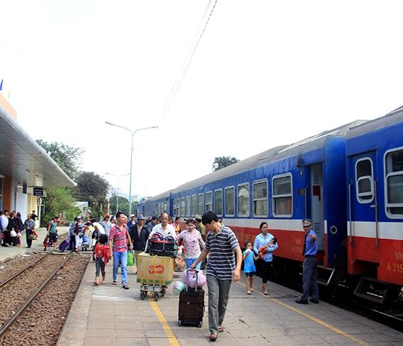 Ngành đường sắt giảm 30% giá vé cho hành khách đi tàu - Ảnh 1.