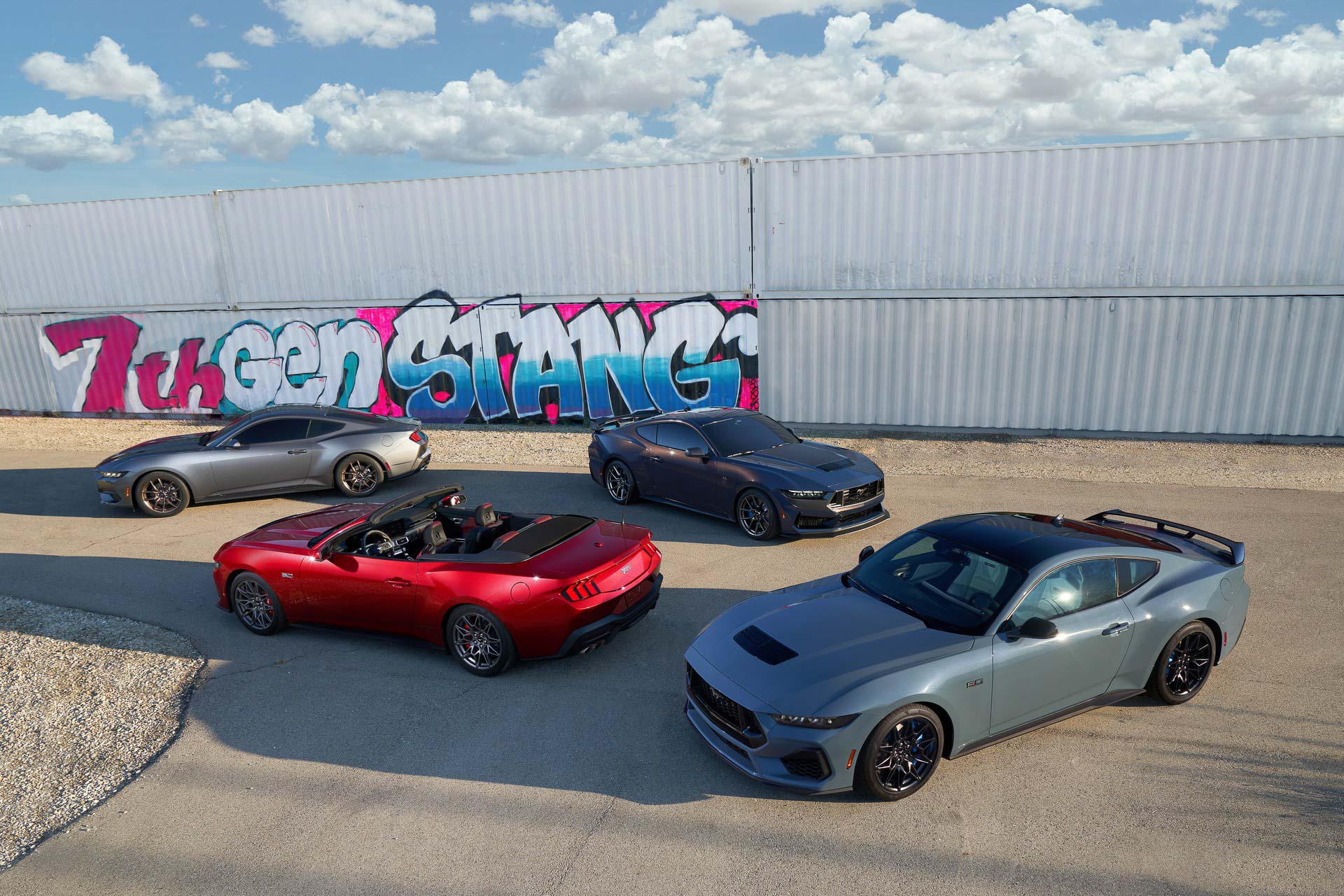 Ford Mustang Dark Horse 2024 là mẫu xe V8 5.0 lít, trở thành chiếc xe