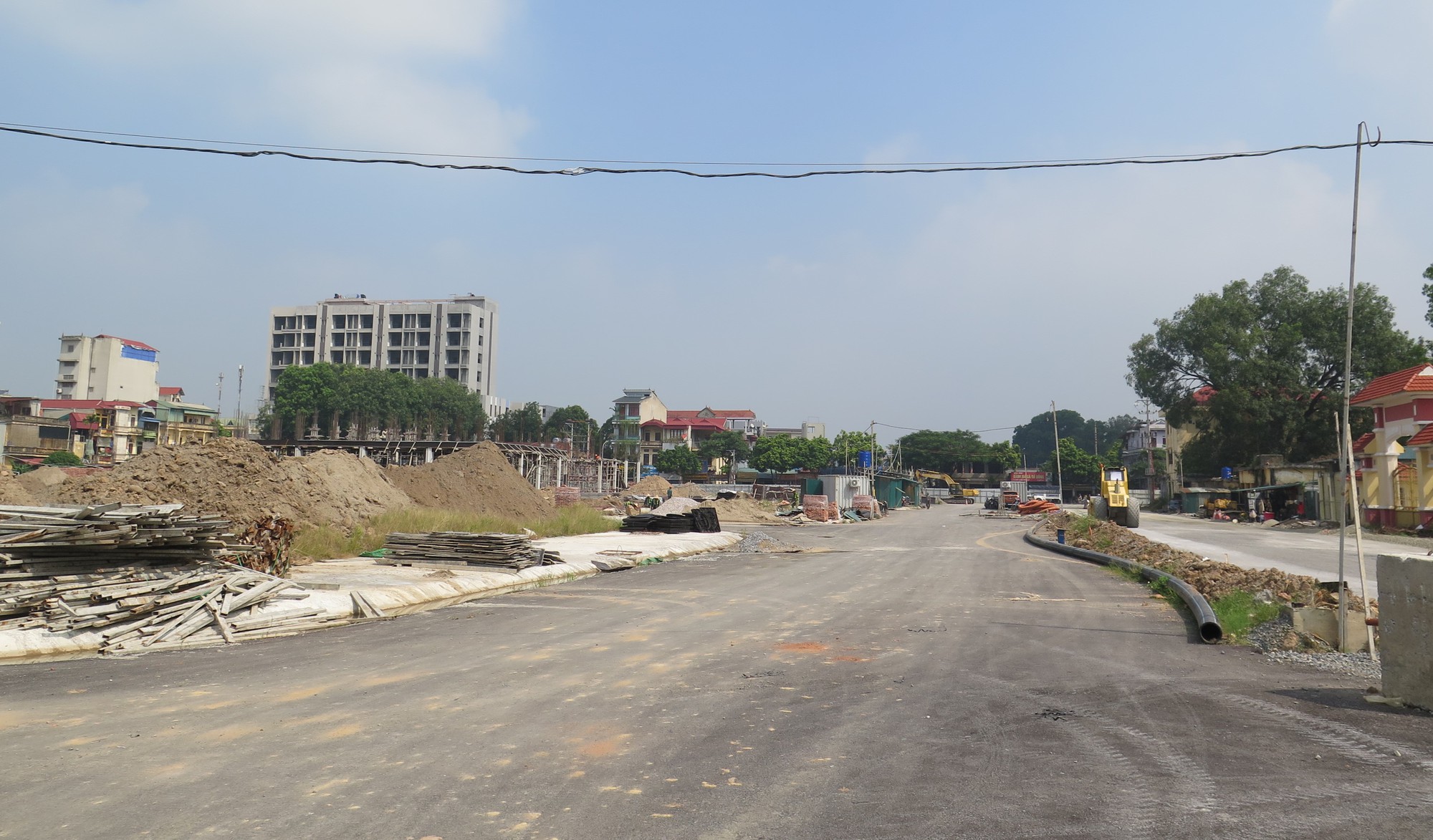 Tiếp bài Dự án khu đô thị xâm lấn đường ở Hà Nội: Công ty CP Him Lam thi công sai giấy phép - Ảnh 2.