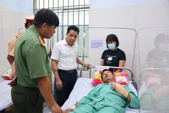 Khởi tố đối tượng lái xe tông cán bộ CSGT ở Quảng Nam - Ảnh 2.