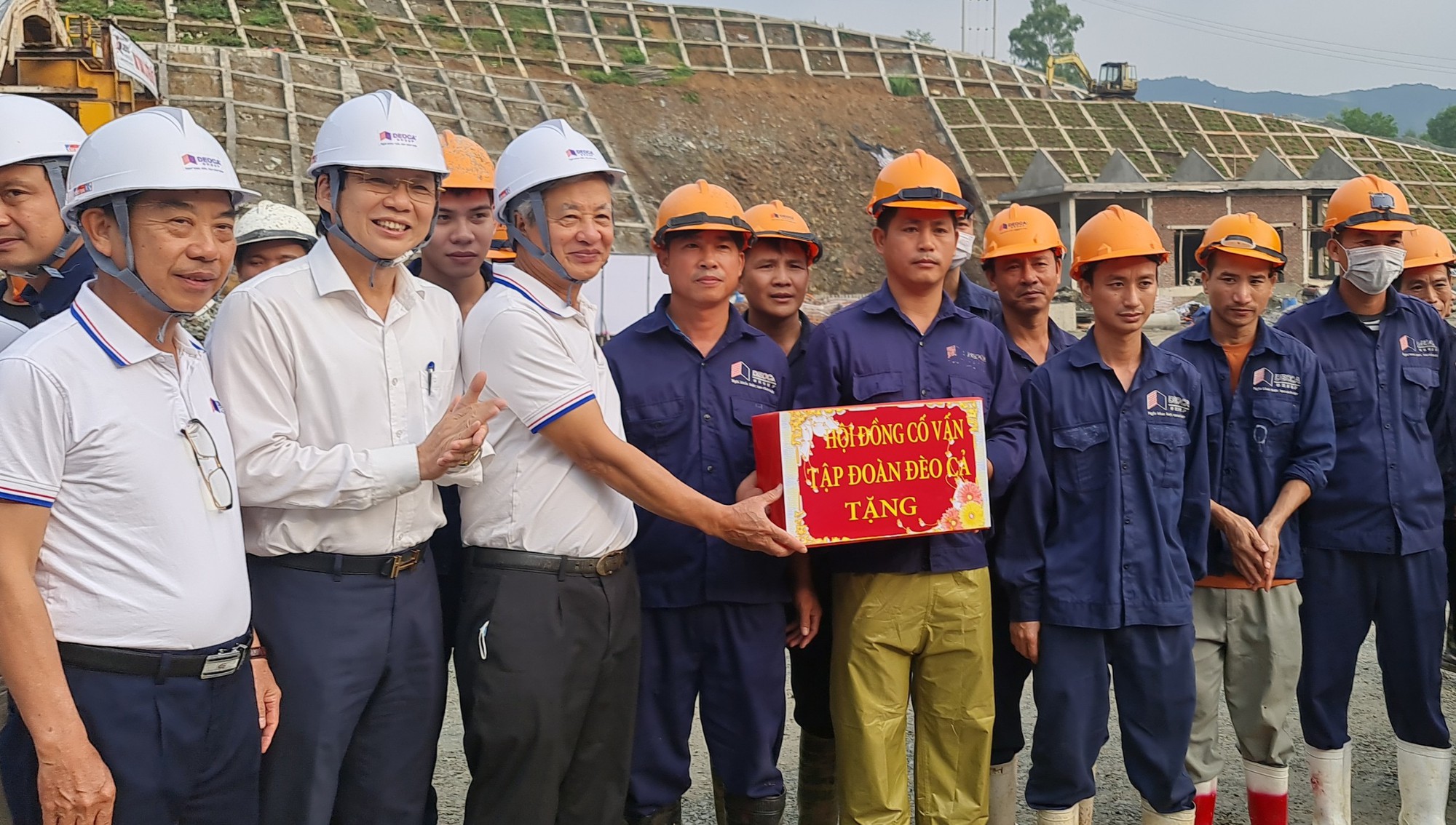 Cận cảnh hầm lớn nhất cao tốc Bắc-Nam qua Thanh Hóa chuẩn bị hoàn thành - Ảnh 12.