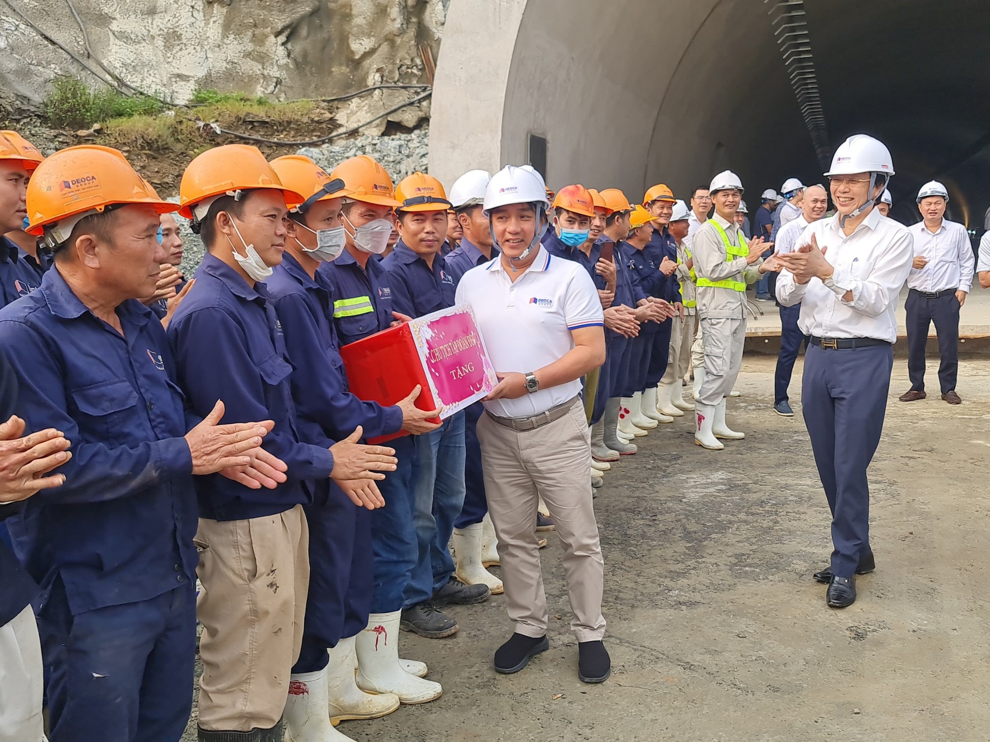 Cận cảnh hầm lớn nhất cao tốc Bắc-Nam qua Thanh Hóa chuẩn bị hoàn thành - Ảnh 11.