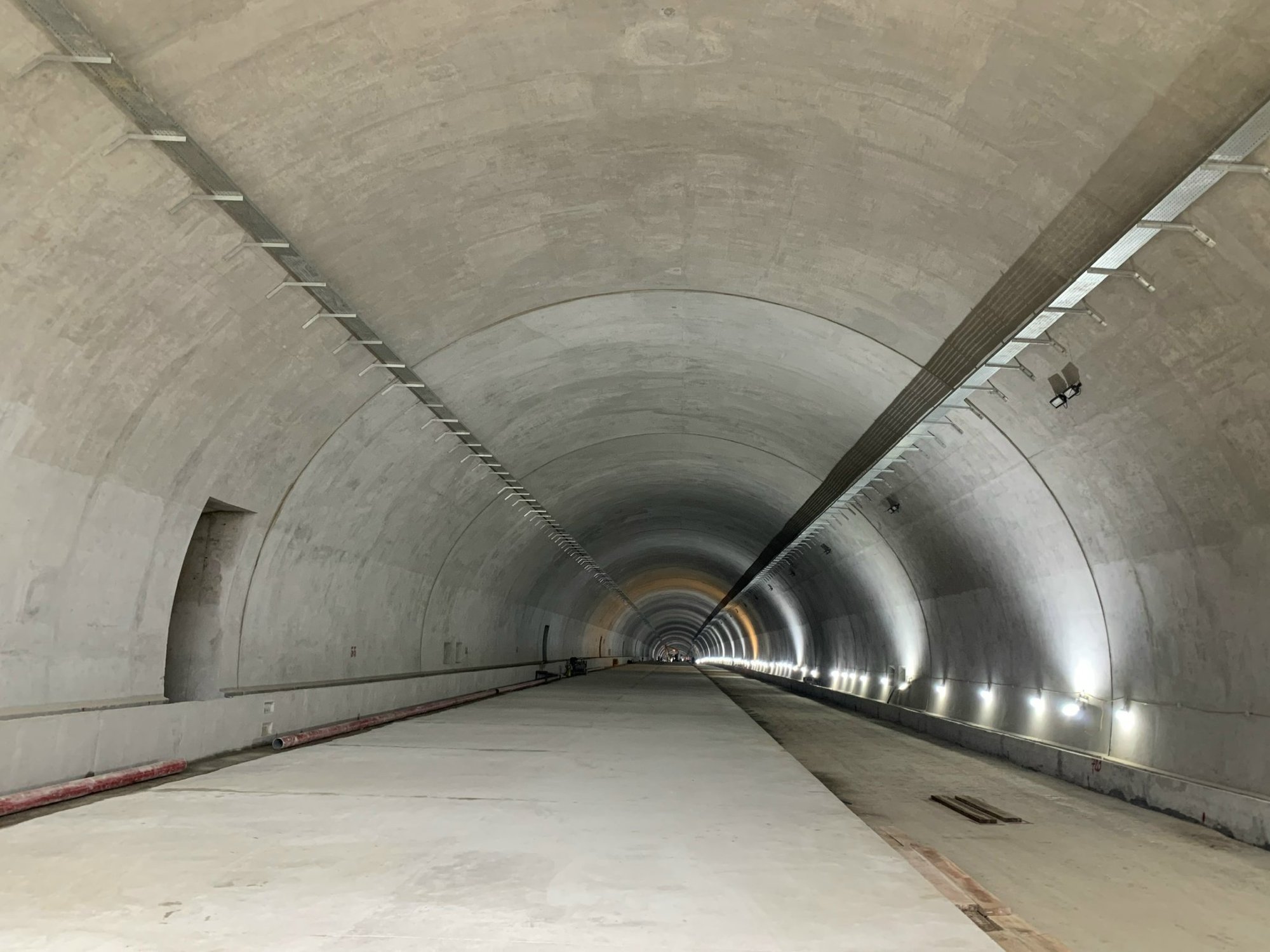 Cận cảnh hầm lớn nhất cao tốc Bắc-Nam qua Thanh Hóa chuẩn bị hoàn thành - Ảnh 6.