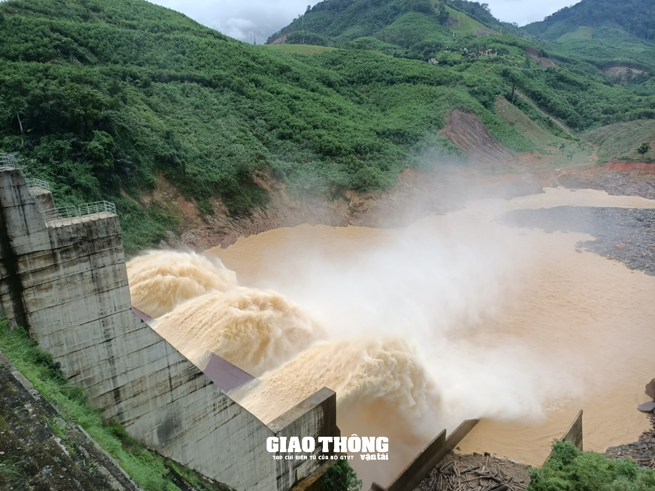 Ngành GTVT các tỉnh miền Trung sẵn sàng phương án ứng phó mưa bão số 4 - Ảnh 1.