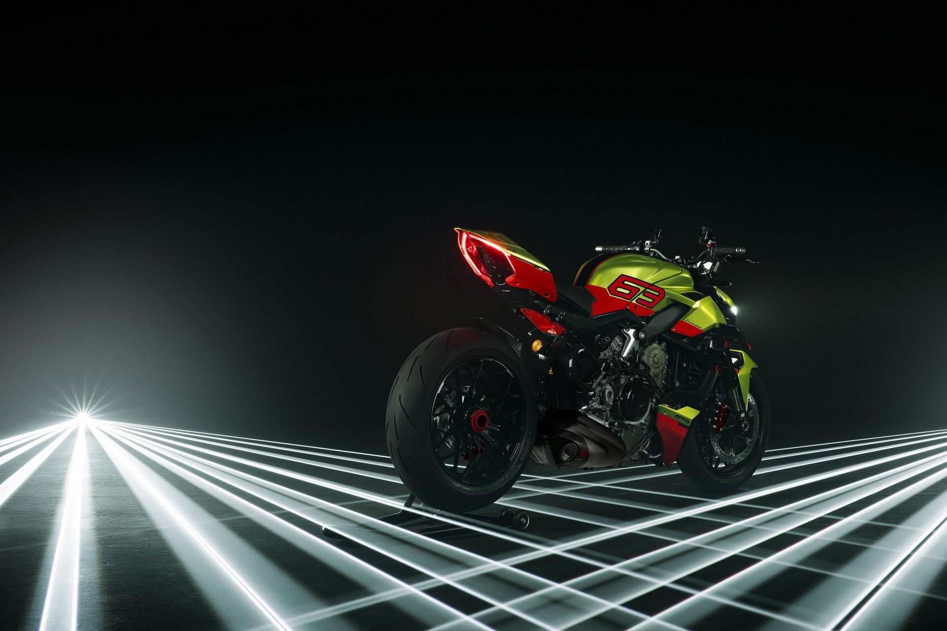 Siêu Moto Ducati Streetfighter V4 Lamborghini lấy cảm hứng từ Huracan STO  có giá 1,56 tỷ đồng