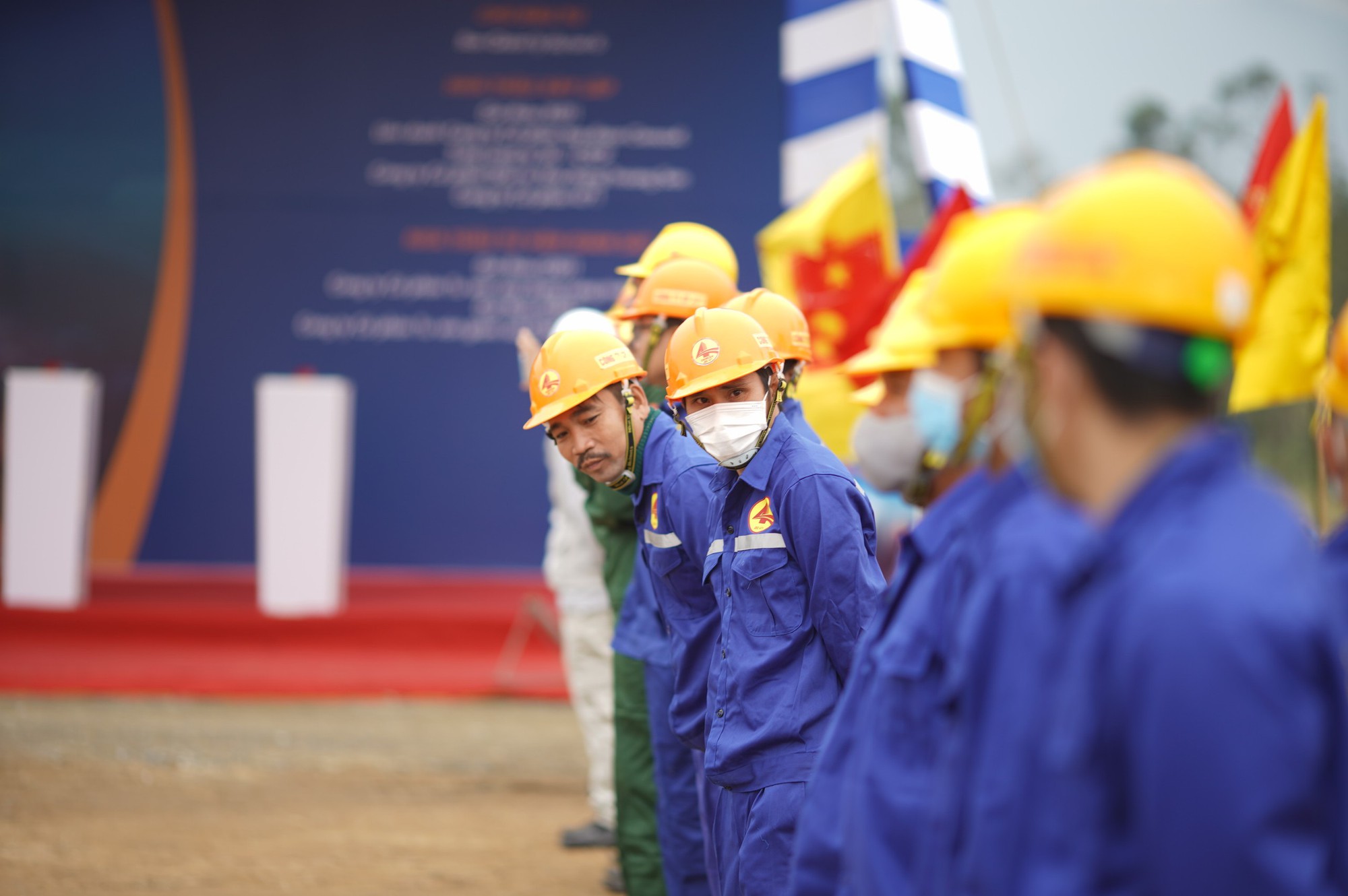 Nhà thầu quyết tâm rút ngắn tiến độ cao tốc Bùng - Vạn Ninh gần 9,4 nghìn tỷ đồng - Ảnh 8.
