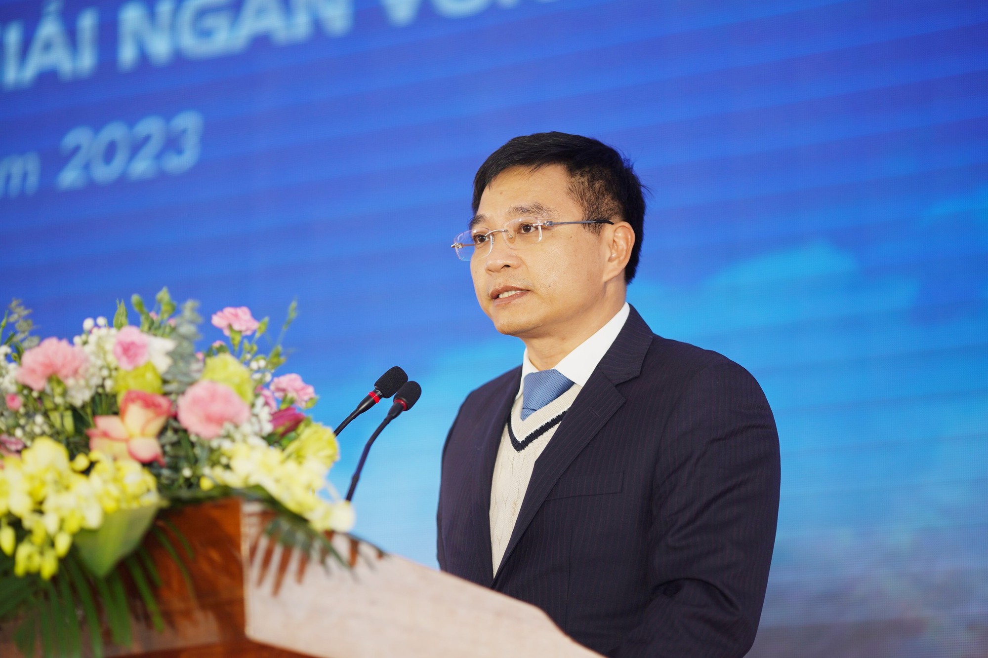 Nhà thầu quyết tâm rút ngắn tiến độ cao tốc Bùng - Vạn Ninh gần 9,4 nghìn tỷ đồng - Ảnh 2.