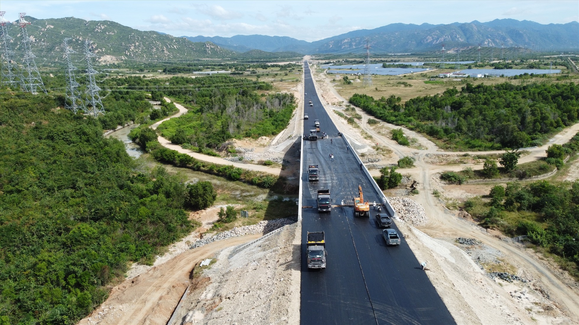 Toàn cảnh 3 dự án cao tốc Bắc - Nam chuẩn bị hoàn thành - Ảnh 3.
