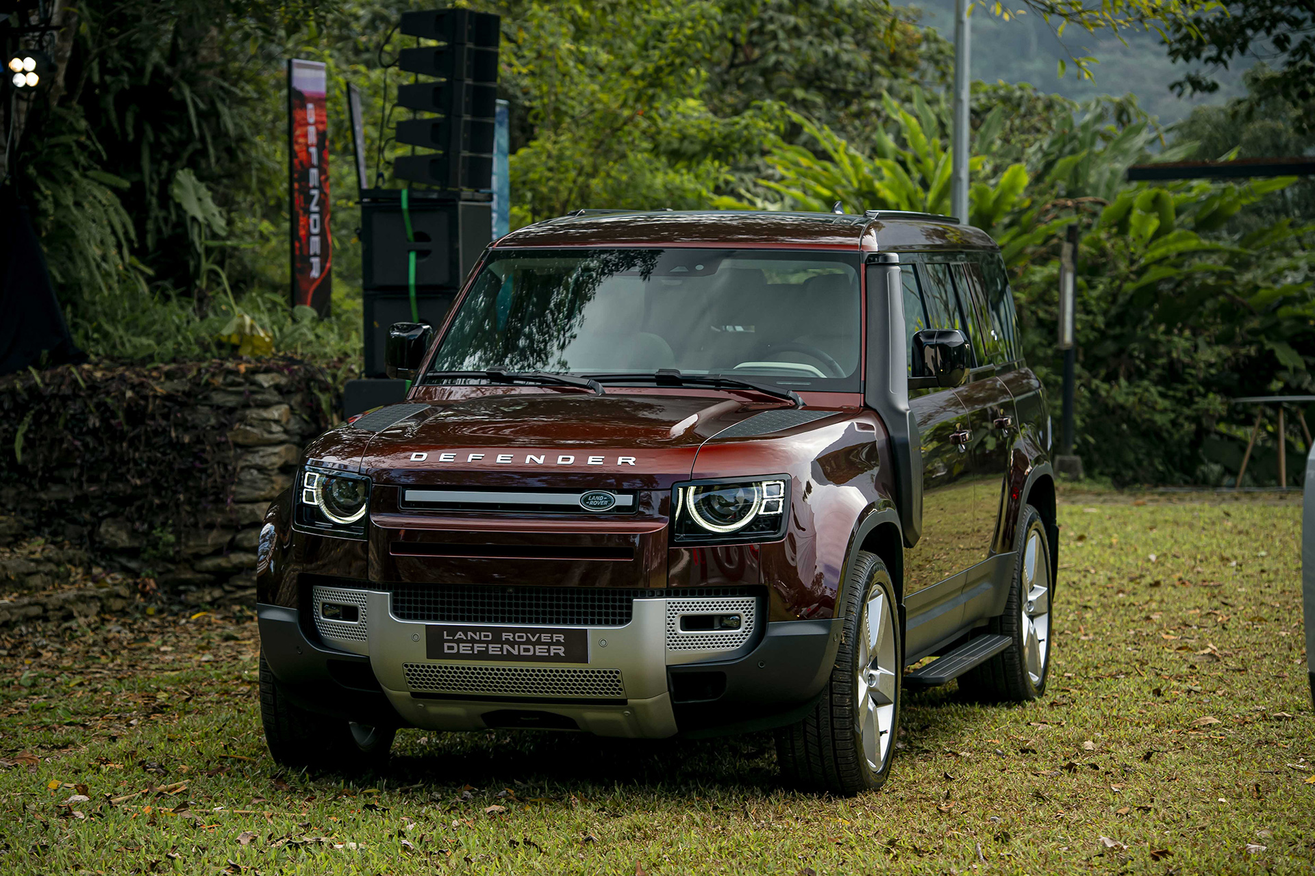 Share 95+ images land rover defender last edition - In.thptnganamst.edu.vn