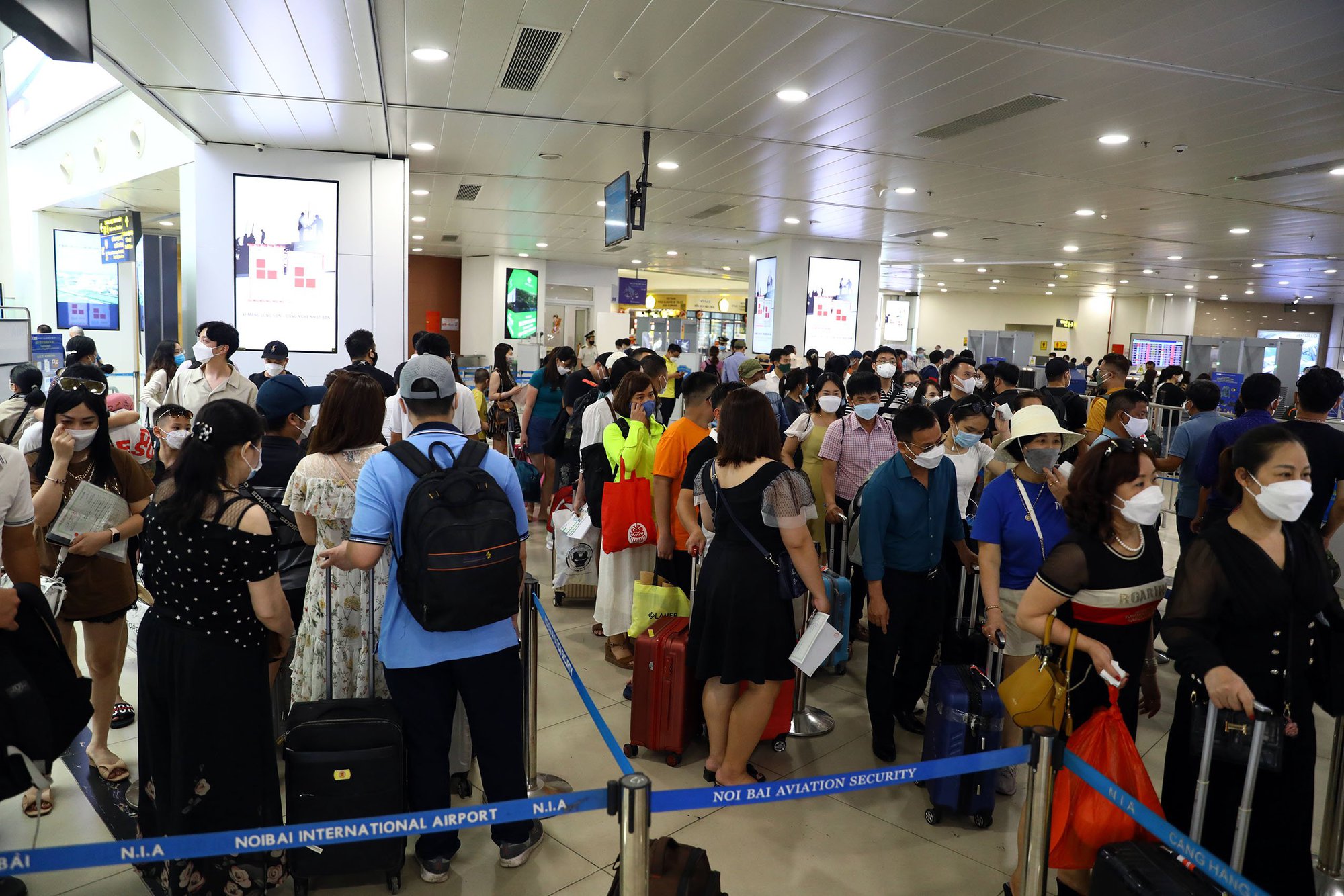 Chùm ảnh: Sân bay Nội Bài lên phương án đón hơn 100 nghìn lượt khách ngày cao điểm Tết

 - Ảnh 3.